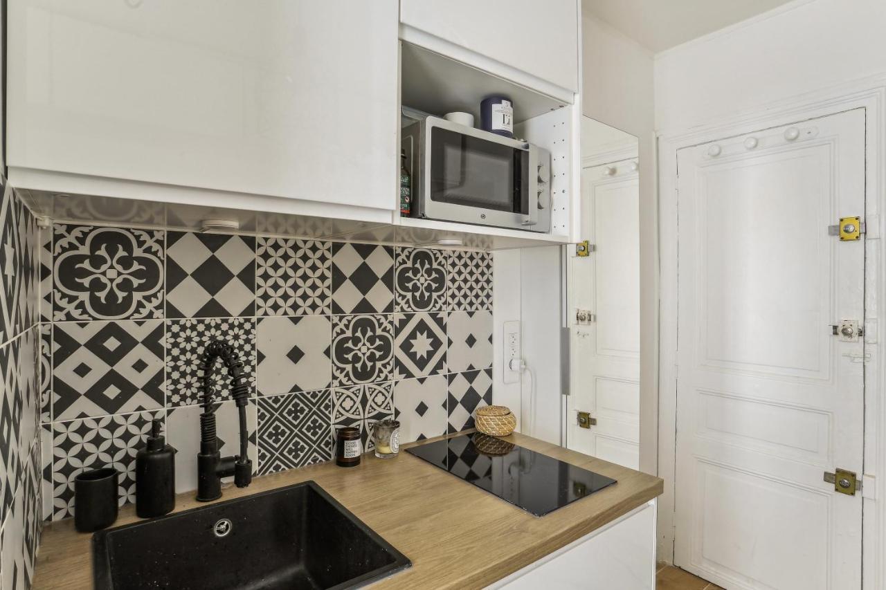 Small Comfortable Studio Near Eiffel Tower Paris Exterior photo